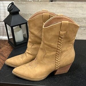 Dolce Vita Tan Heeled Boots